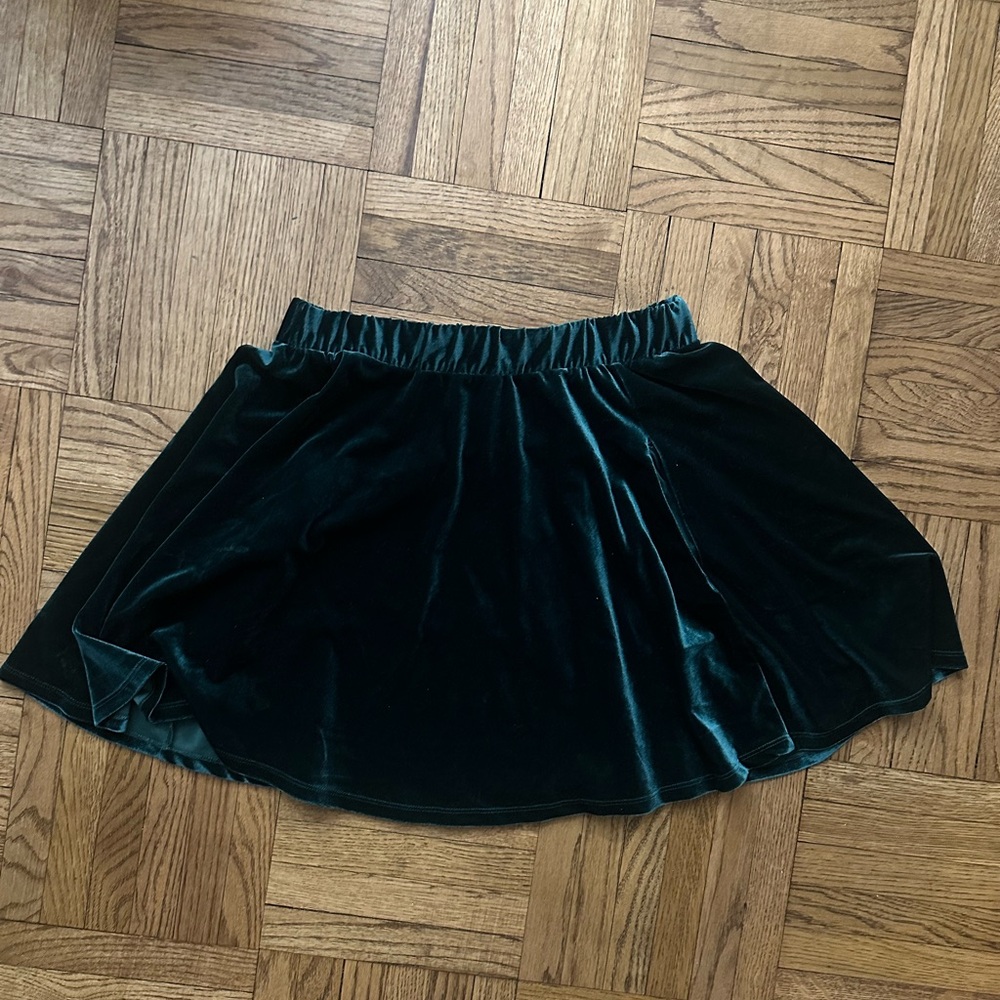Hot Topic Green Velvet Skater Skirt - NWOT - Medium